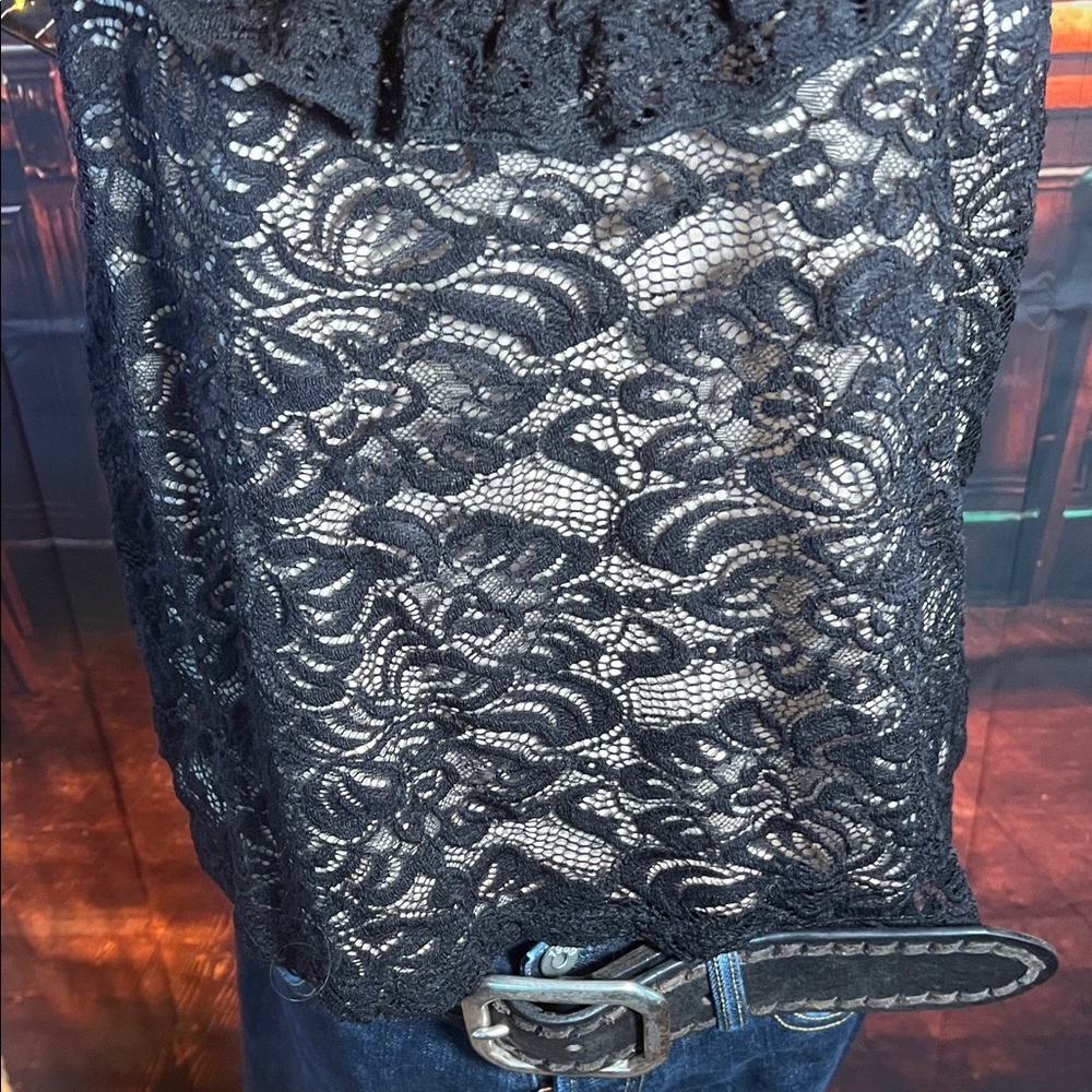 👚 Pretty on the Outside Ruffle Blouse — Black Lace — Sz M / J - Picture 3 of 9